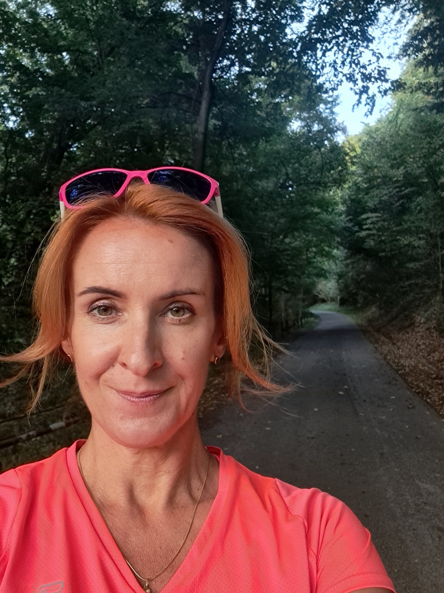 Rôzne podoby jednej bytosti – žena, matka, sprievodkyňa, duša v pohybe. Autentická, nehraná, v spojení so sebou.